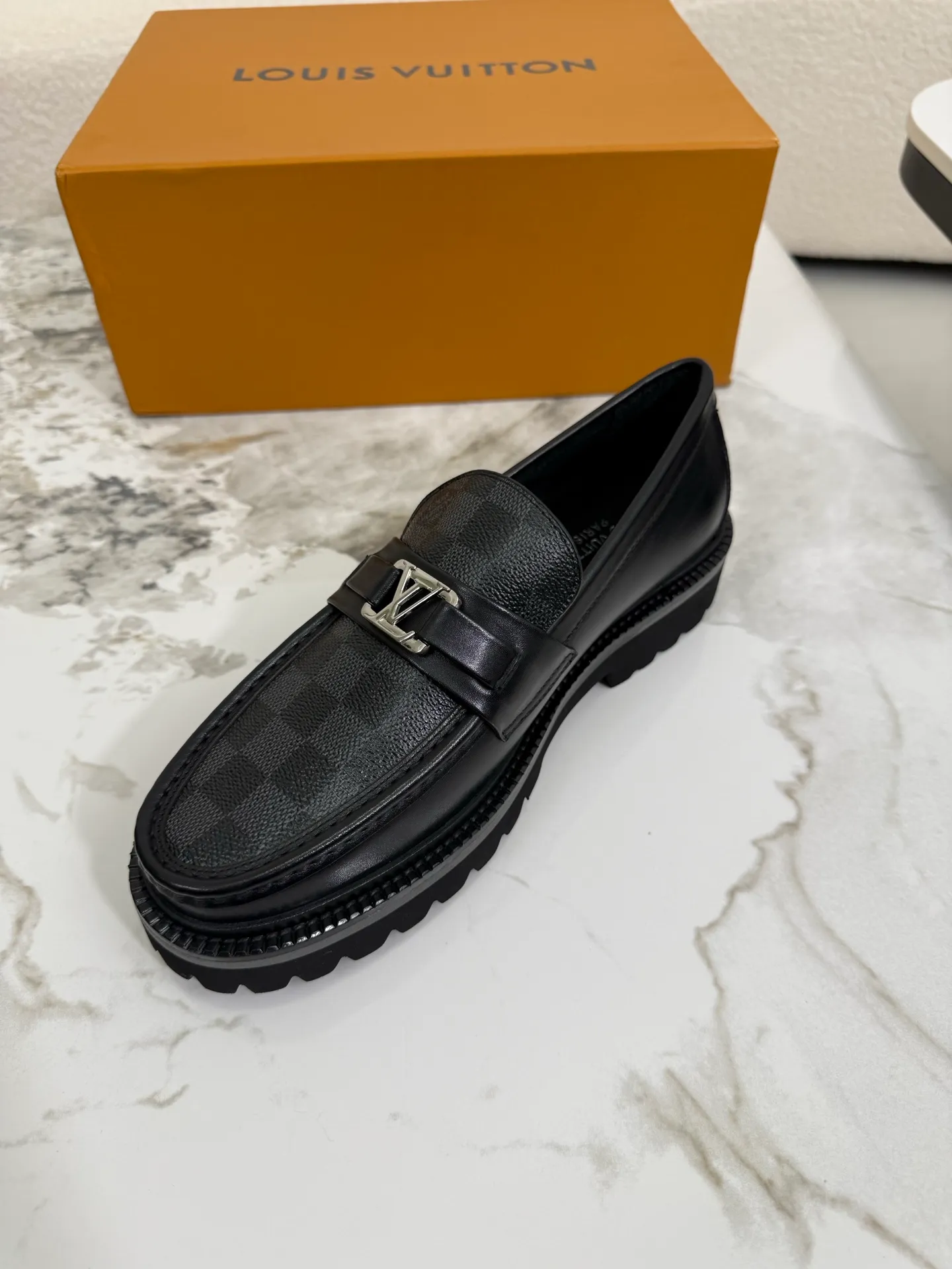 [L Family] Top P: 800💰 ▪️Size: 39-44 (38.45 custom-made) The top male god leather shoes Lv series are sold at the same time with original factory configuration, original cowhide fabric imported from Italy, soft and comfortable, imported water-dyed cow lining, soles: original ultra-light French foam outsole super comfortable, original factory with single goods 🔍🔍high quality, can be entered and exited at will, welcome to compare and synchronize.